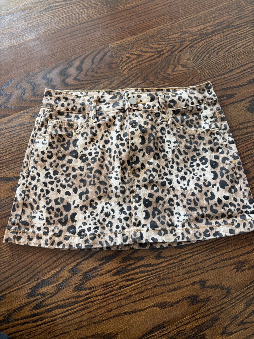 Leopard print mini skirt size medium- NWOT
